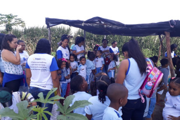 ALUNOS DA ESCOLA VITOR BEZERRA LOLA VISITAM A ESCOLA MARIA RITA