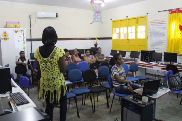 FORMAÇÃO COM EDUCADORES NO AMBIENTE ESCOLAR 