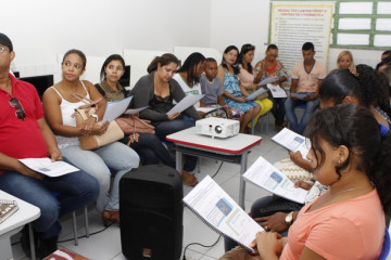 TREINAMENTO COM PROFESSORES DA ESCOLA MARIA RITA ALVES DE JESUS E DAS ESCOLAS DO NÚCLEO B – C, PARA UTILIZAÇÃO DO SISTEMA INFORMATIZADO DA VIDA ESCOLAR DO ALUNO