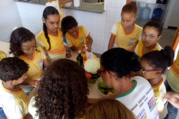 AULA SOBRE ALIMENTAÇÃO SAUDÁVEL NA COZINHA PEDAGÓGICA (REFEITÓRIO) COM A TURMA DO 3º ANO A MATUTINO DA ESCOLA ÉRICO SOFIA BRANDÃO