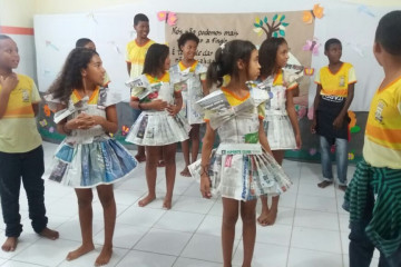 APRESENTAÇÃO ECOLÓGICA DA ESCOLA MUNICIPAL ÉRICO SOFIA BRANDÃO - ALUNOS MOSTRANDO A IMPORTÂNCIA DE PRESERVAR A NATUREZA E O CUIDADO COM O MEIO AMBIENTE