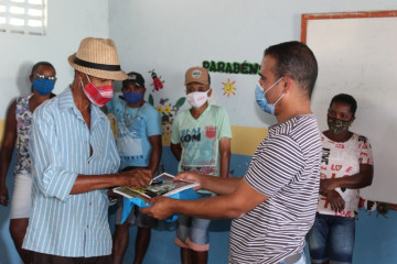 ENTREGA DE KIT DE ALIMENTAÇÃO ESCOLAR E KIT PEDAGÓGICO AOS ALUNOS DO PROJETO EDUCAÇÃO POPULAR - PRÉDIO ESCOLAR SÃO JOSÉ