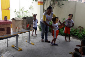 CULMINÂNCIA DO PROJETO: OS TRES PORQUINHOS – ESCOLA VITOR BEZERRA LOLA