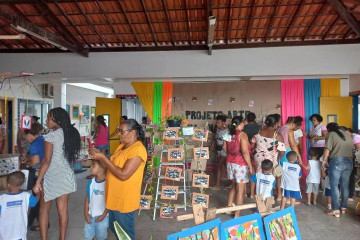 EXPOSIÇÃO "ARTE NA NATUREZA" COM OBRAS DAS CRIANÇAS NA CRECHE-ESCOLA MARIA VITÓRIA