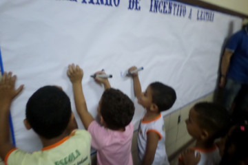 VISITA DOS ALUNOS DO NÚCLEO C NA FEIRA DE CIÊNCIAS E MATEMÁTICA DO COLÉGIO ARTHUR VIEIRA
