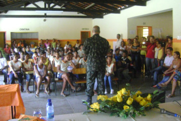 PALESTRA SOBRE AS DROGAS NO CENTRO EDUCACIONAL PROFESSOR ÁUREO DE OLIVEIRA FILHO