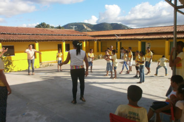 HOMENAGEM AOS ESTUDANTES NA ESCOLA MUNICIPAL ÉRICO SOFIA BRANDÃO