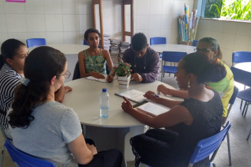 REUNIÃO NO CENTRO EDUCACIONAL PROFº. ÁUREO DE OLIVEIRA FILHO DIALOGANDO COM OS MEMBROS SOBRE O CONSELHO ESCOLAR