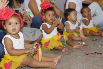 COMEMORAÇÃO DO DIA DAS MÃES NA CRECHE-ESCOLA MARIA VITÓRIA CORREIA