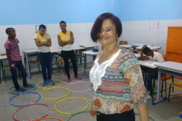 CENTRO EDUCACIONAL PROFESSOR ÁUREO DE OLIVEIRA FILHO PROMOVE AULAS DE PORTUGUÊS E MATEMÁTICA EM FORMATO DE JOGOS E BRINCADEIRAS, DESEMPENHADAS PELOS MONITORES DO PROJETO NOVO MAIS EDUCAÇÃO