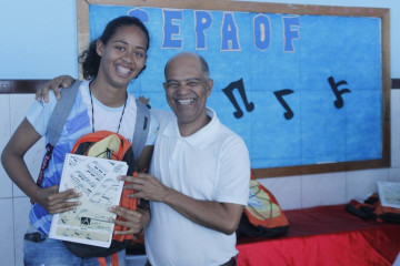 MÚSICA NA ESCOLA: NOVOS INSTRUMENTOS ENTREGUES NO COLÉGIO ÁUREO FILHO