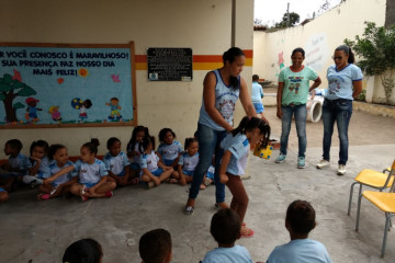 JOGOS ESCOLARES: CORRIDA DE SACO, DANÇA DA CADEIRA, PESCARIA E DOMINÓ SÃO REALIZADOS NA ESCOLA VITOR BEZERRA LOLA