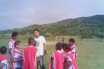 JOGOS ESCOLARES: PARTIDA DE FUTEBOL COM OS ALUNOS DO FUNDAMENTAL I DA ESCOLA LEÔNCIO HORÁCIO DE ALMEIDA