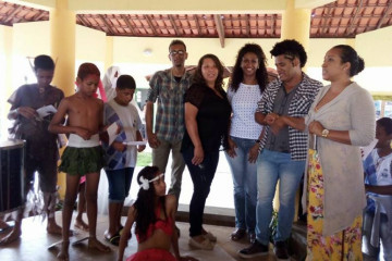 APRESENTAÇÃO TEATRAL NA ESCOLA MARIA RITA ALVES DE JESUS EM COMEMORAÇÃO AO DIA DO FOLCLORE