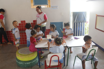 SESSÃO DE CINEMA  E MUITA DIVERSÃO NO SEGUNDO DIA DA 4ª SEMANA DO BRINCAR NA CRECHE-ESCOLA MARIA VITÓRIA CORREIA