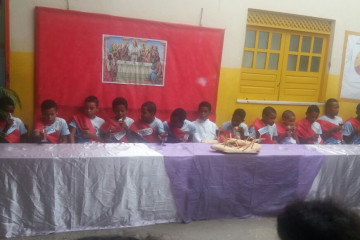 MOMENTO DA PAIXÃO DE CRISTO COM A SANTA CEIA DE JESUS E SEUS DISCÍPULOS NA ESCOLA LEÔNCIO HORÁCIO DE ALMEIDA