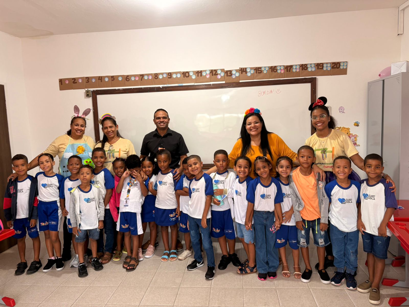 MARCO HISTÓRICO: PRIMEIRO DIA DE AULA DA ESCOLA ARMANDO SOFIA BRANDÃO